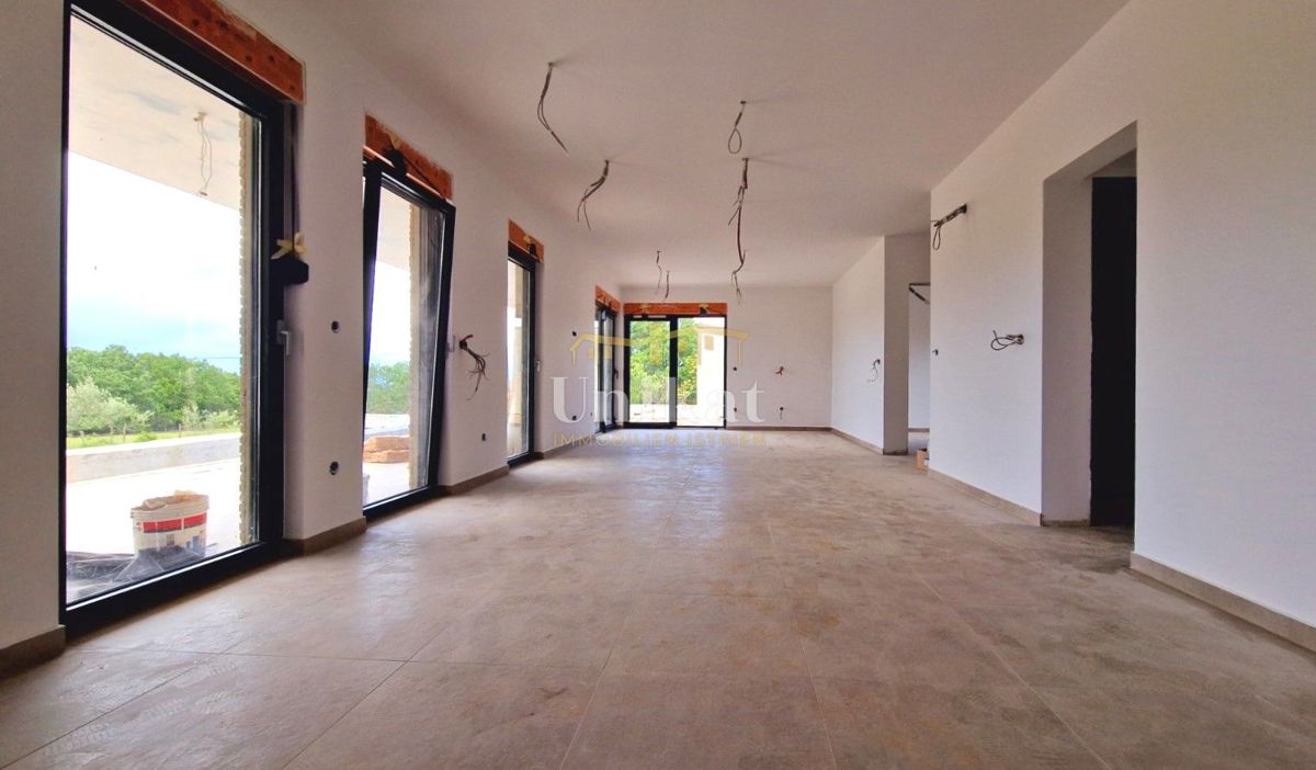 Samostojna montažna pritlična hiša v mirnem kraju